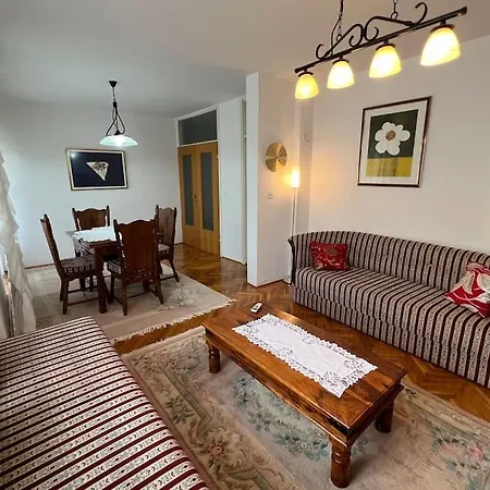 Jan's Cozy Flat Near Old Town *
